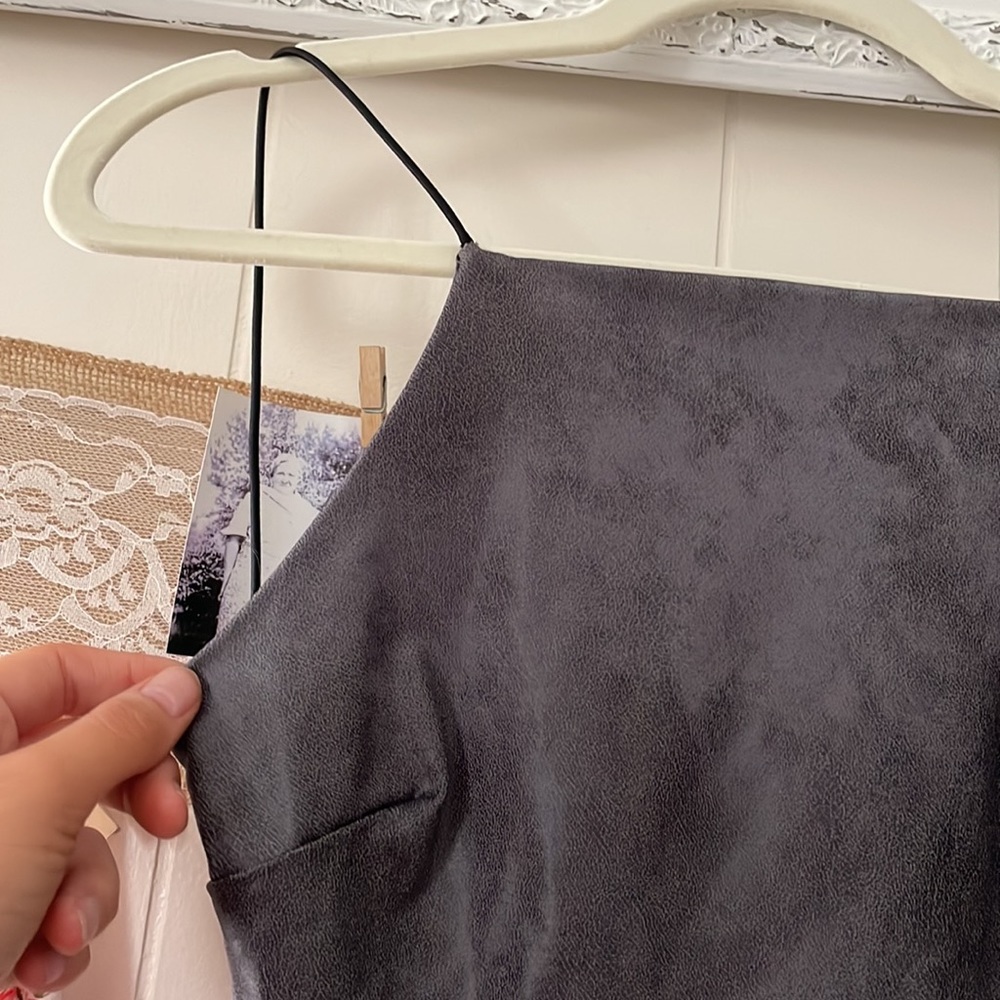 Backless dress - Picture 2 of 5